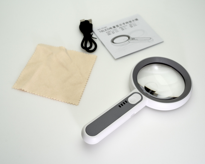 Лупа ручная увеличение 5x с подсветкой на аккумуляторе 7518C